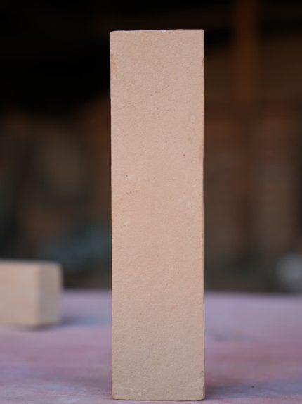 Rodapé Artesano Palha 22,5 x 6 x 3 cm, com tom claro e textura aparente