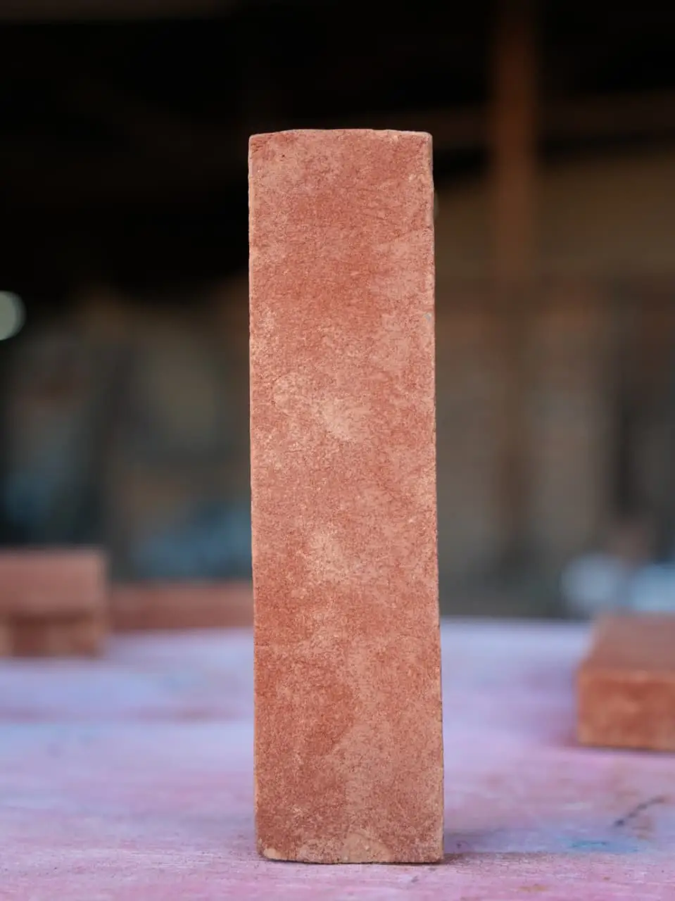 Rodapé Artesano Rosso Rodapé Artesano Rosso 22,5 x 6 x 3 cm, com tom avermelhado e textura aparente